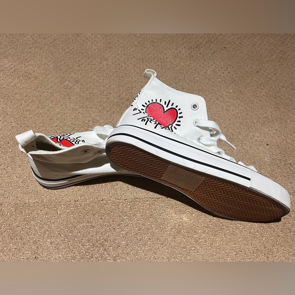 Keith Haring high tops converse - Picture 2 of 3